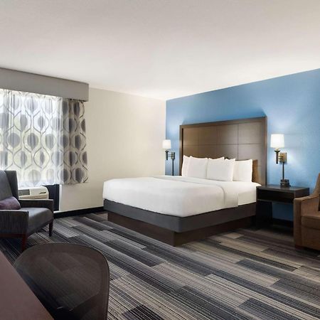 La Quinta By Wyndham Springfield Airport Plaza Hotel Ngoại thất bức ảnh