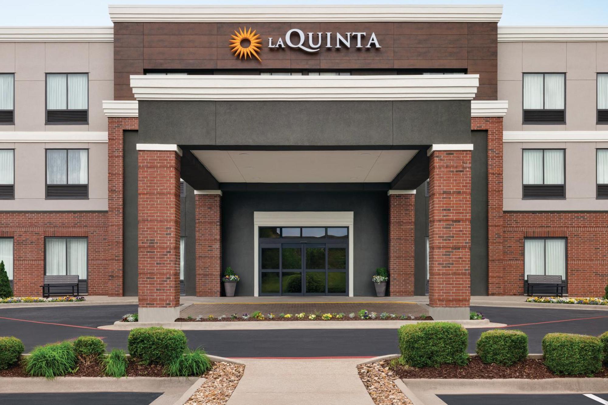 La Quinta By Wyndham Springfield Airport Plaza Hotel Ngoại thất bức ảnh