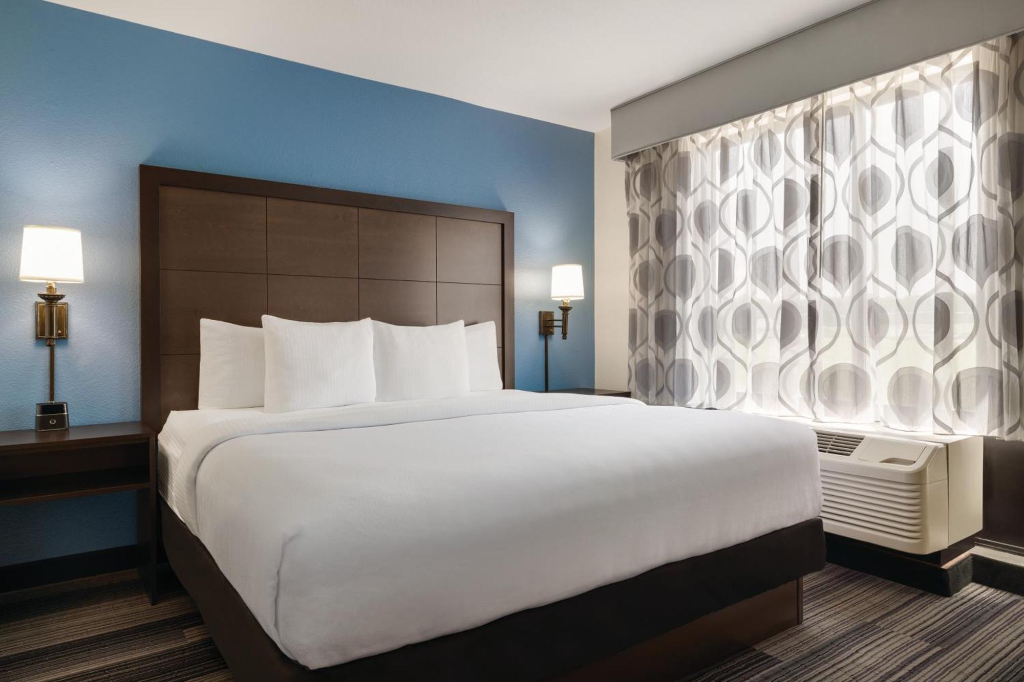 La Quinta By Wyndham Springfield Airport Plaza Hotel Ngoại thất bức ảnh
