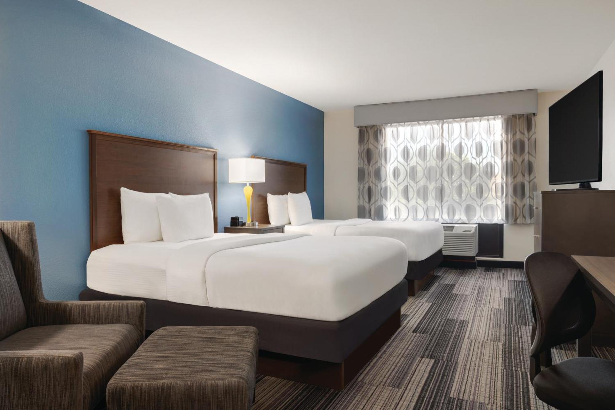 La Quinta By Wyndham Springfield Airport Plaza Hotel Ngoại thất bức ảnh