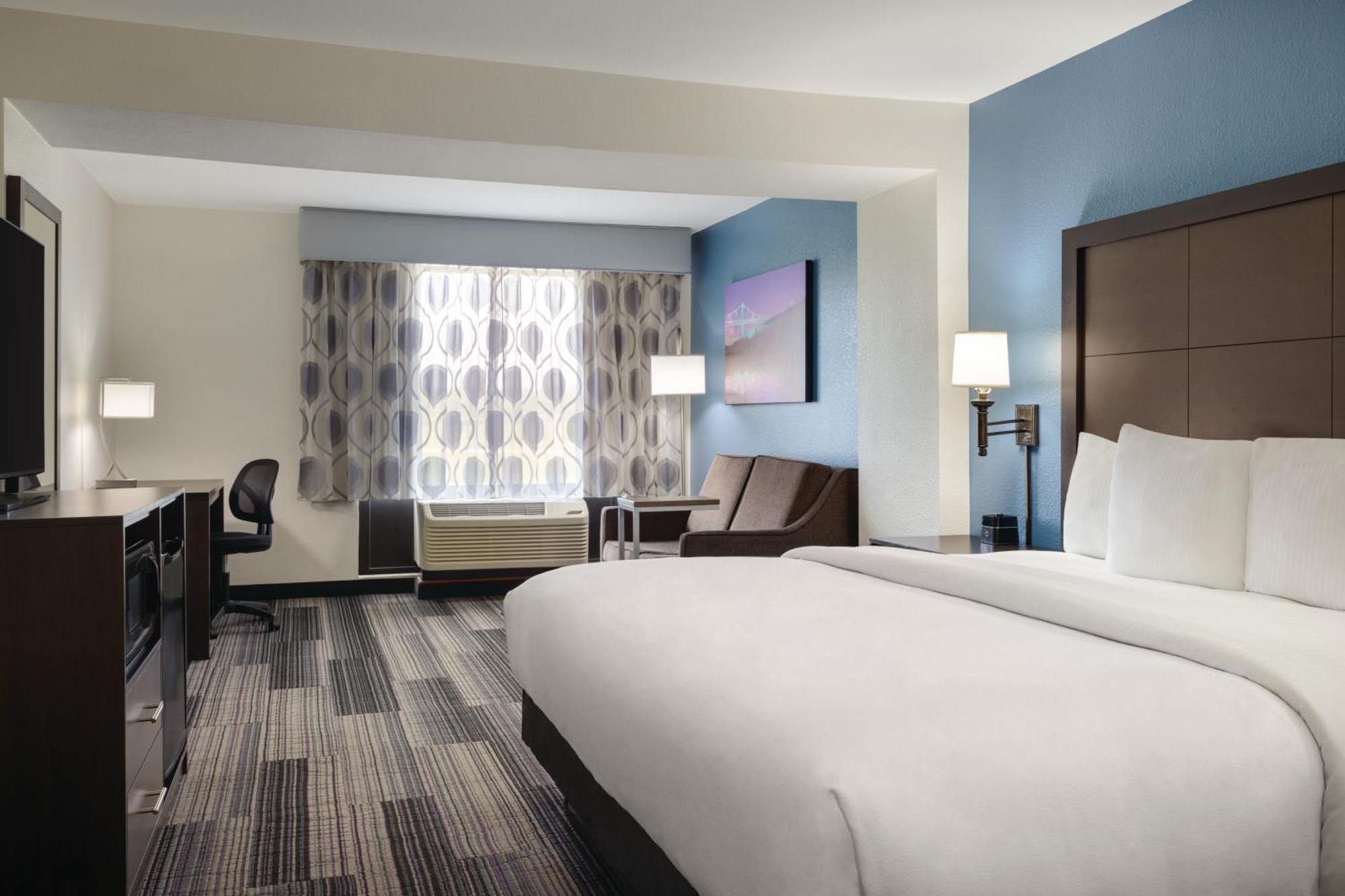 La Quinta By Wyndham Springfield Airport Plaza Hotel Ngoại thất bức ảnh