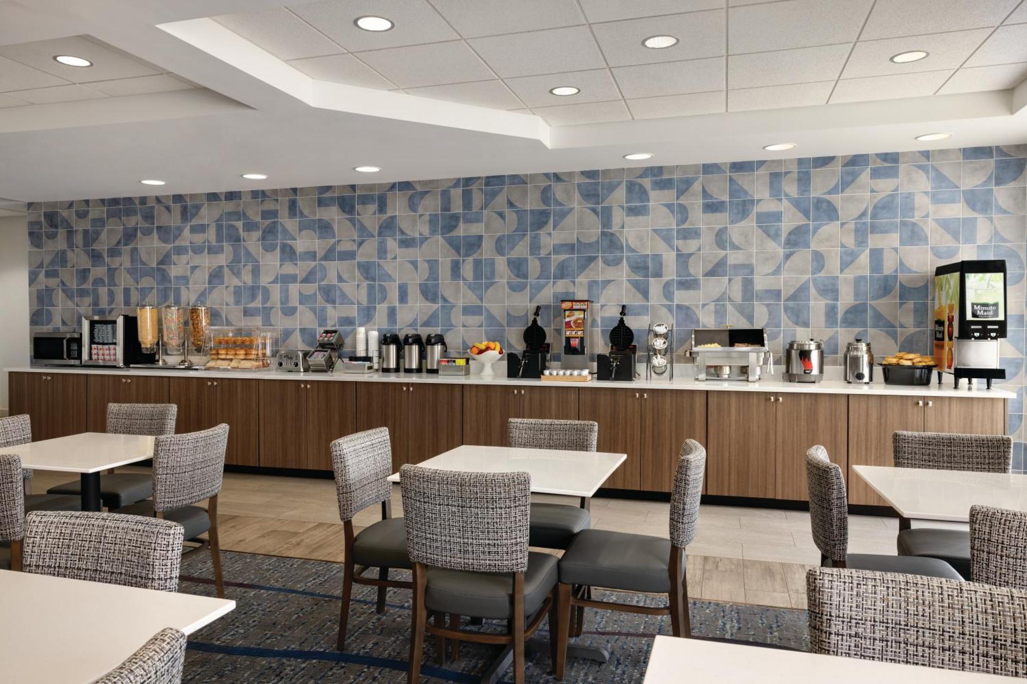 La Quinta By Wyndham Springfield Airport Plaza Hotel Ngoại thất bức ảnh