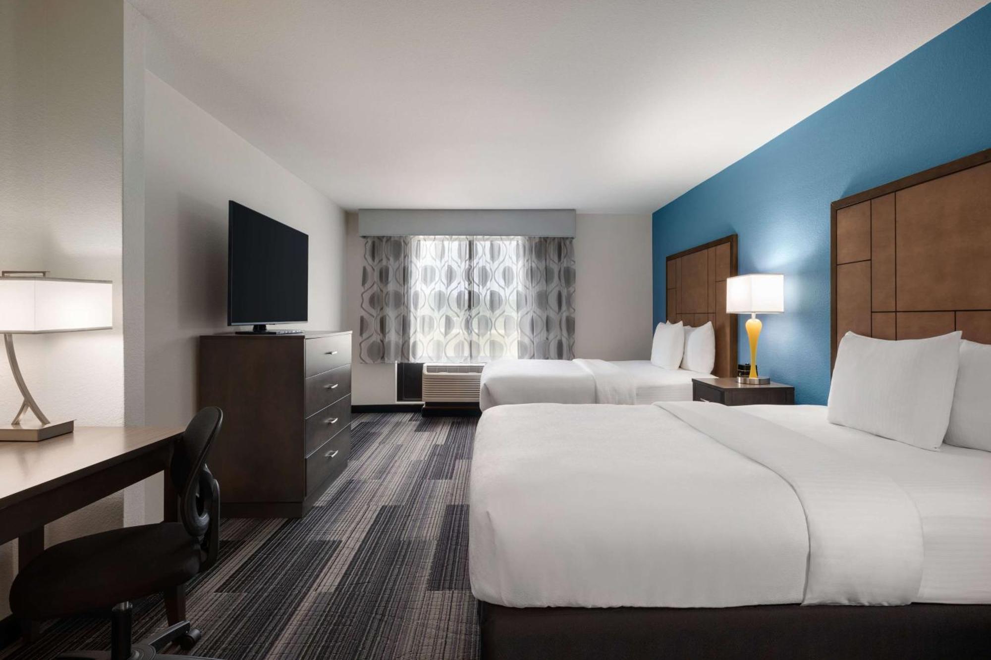La Quinta By Wyndham Springfield Airport Plaza Hotel Ngoại thất bức ảnh