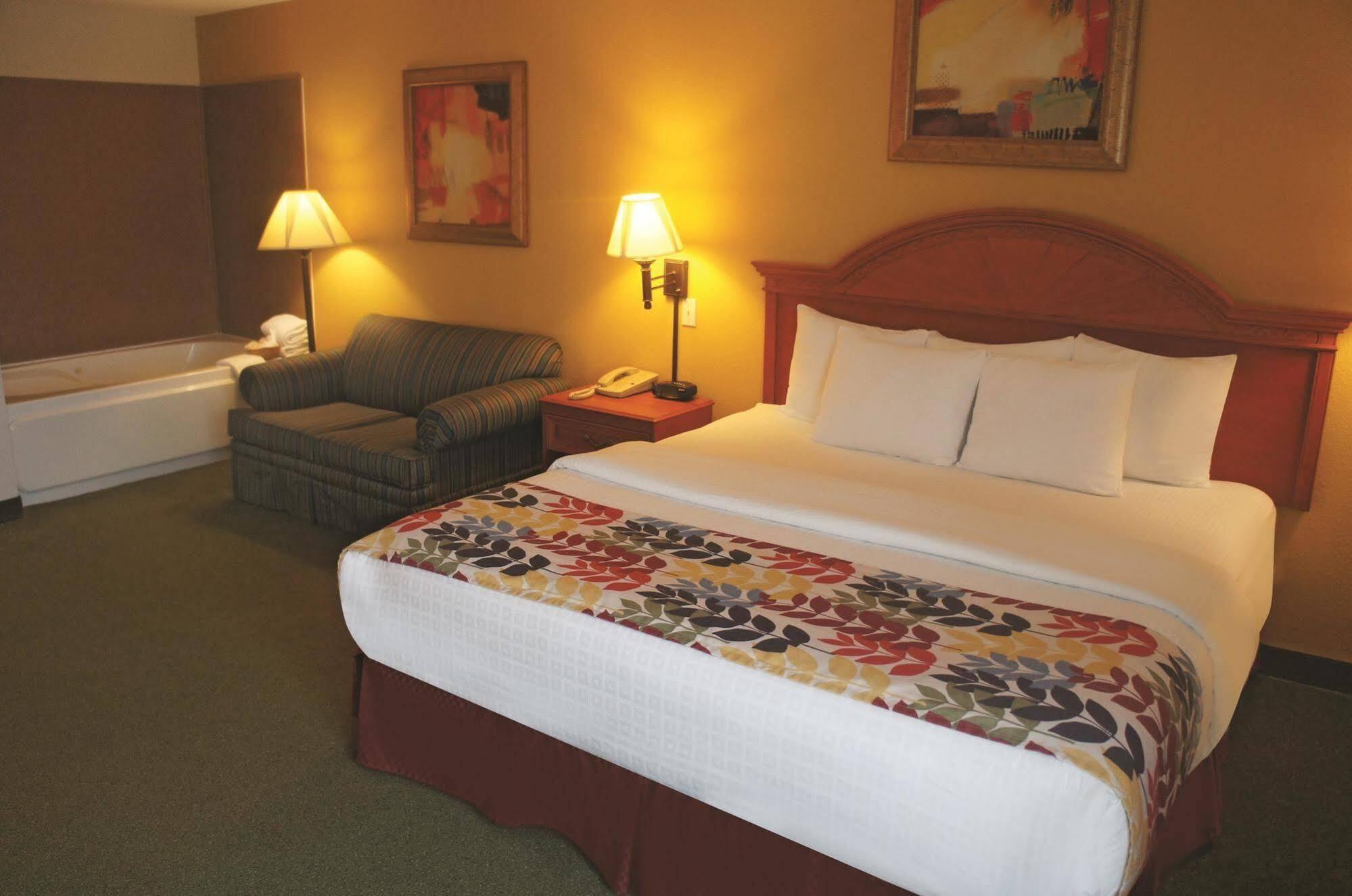 La Quinta By Wyndham Springfield Airport Plaza Hotel Ngoại thất bức ảnh